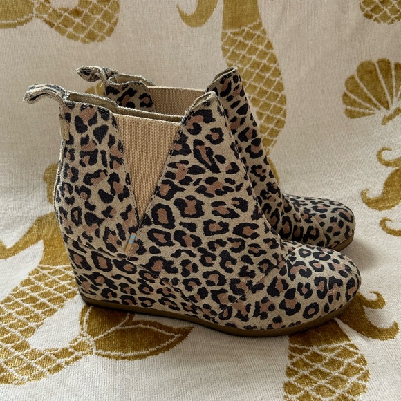 Women’s Toms Leopard Print Kelsey Wedge Booties - Size 6 - Picture 1 of 6